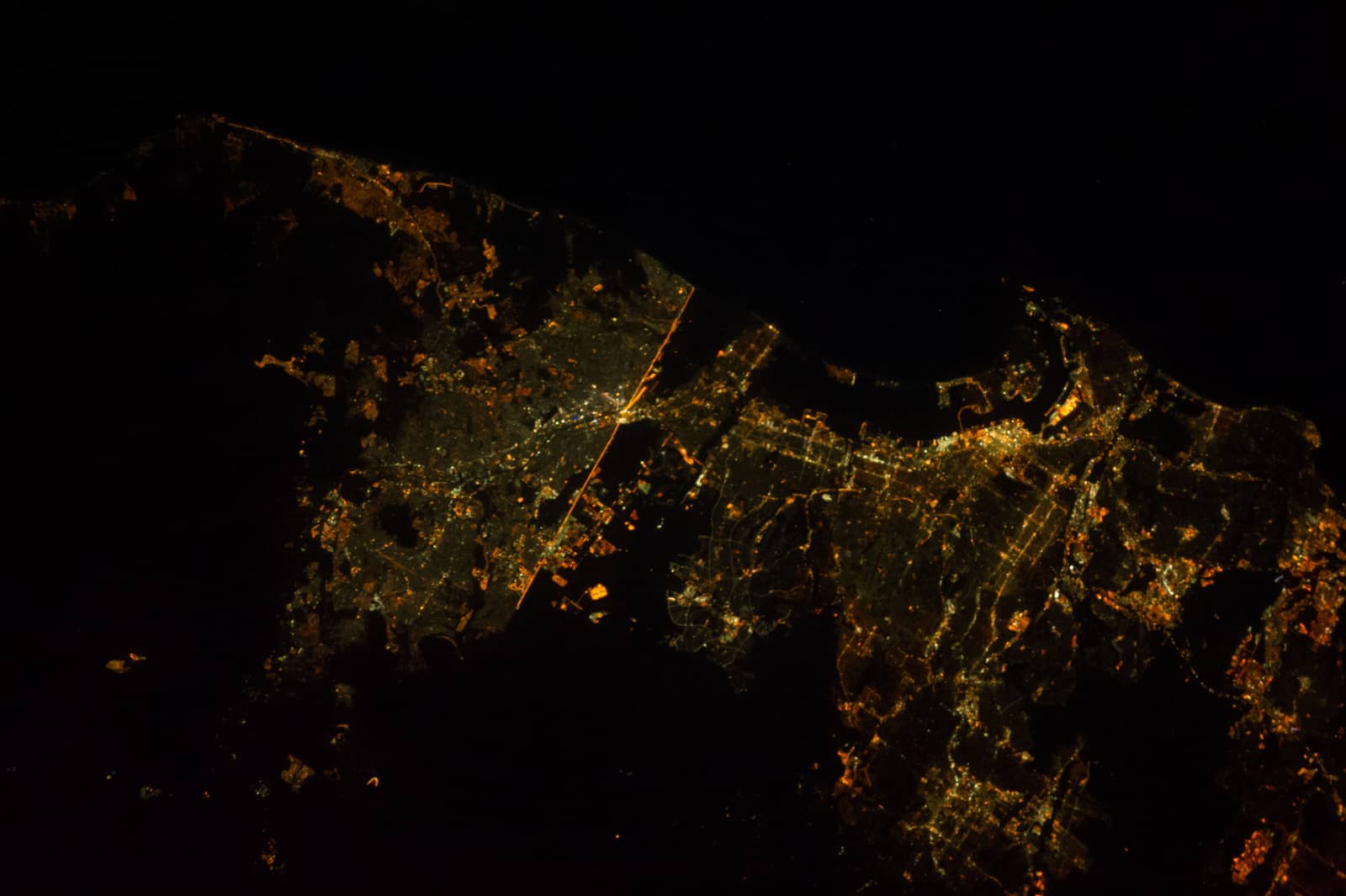 从太空俯瞰的城市夜光